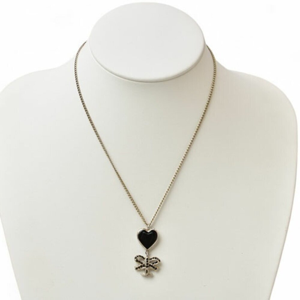CHANEL Authentic Black Heart Necklace - Picture 5 of 5